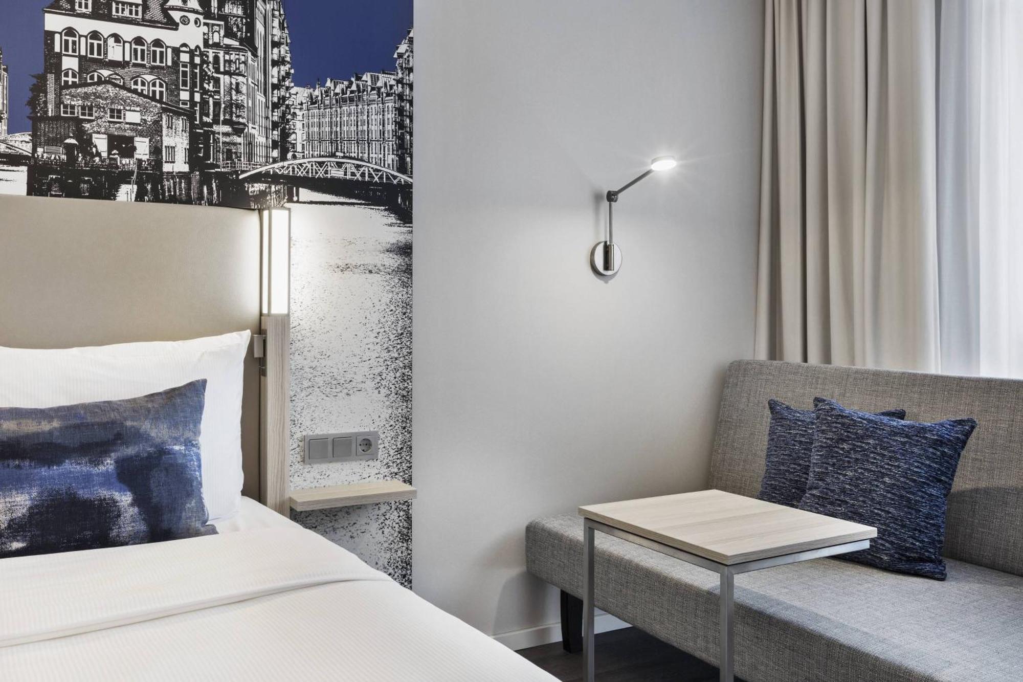 Courtyard By Marriott Hamburg City Exterior photo