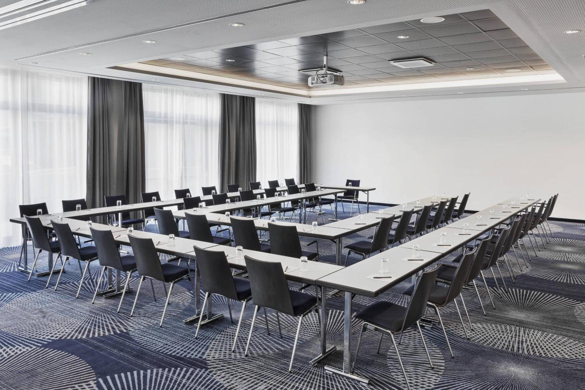 Courtyard By Marriott Hamburg City Exterior photo