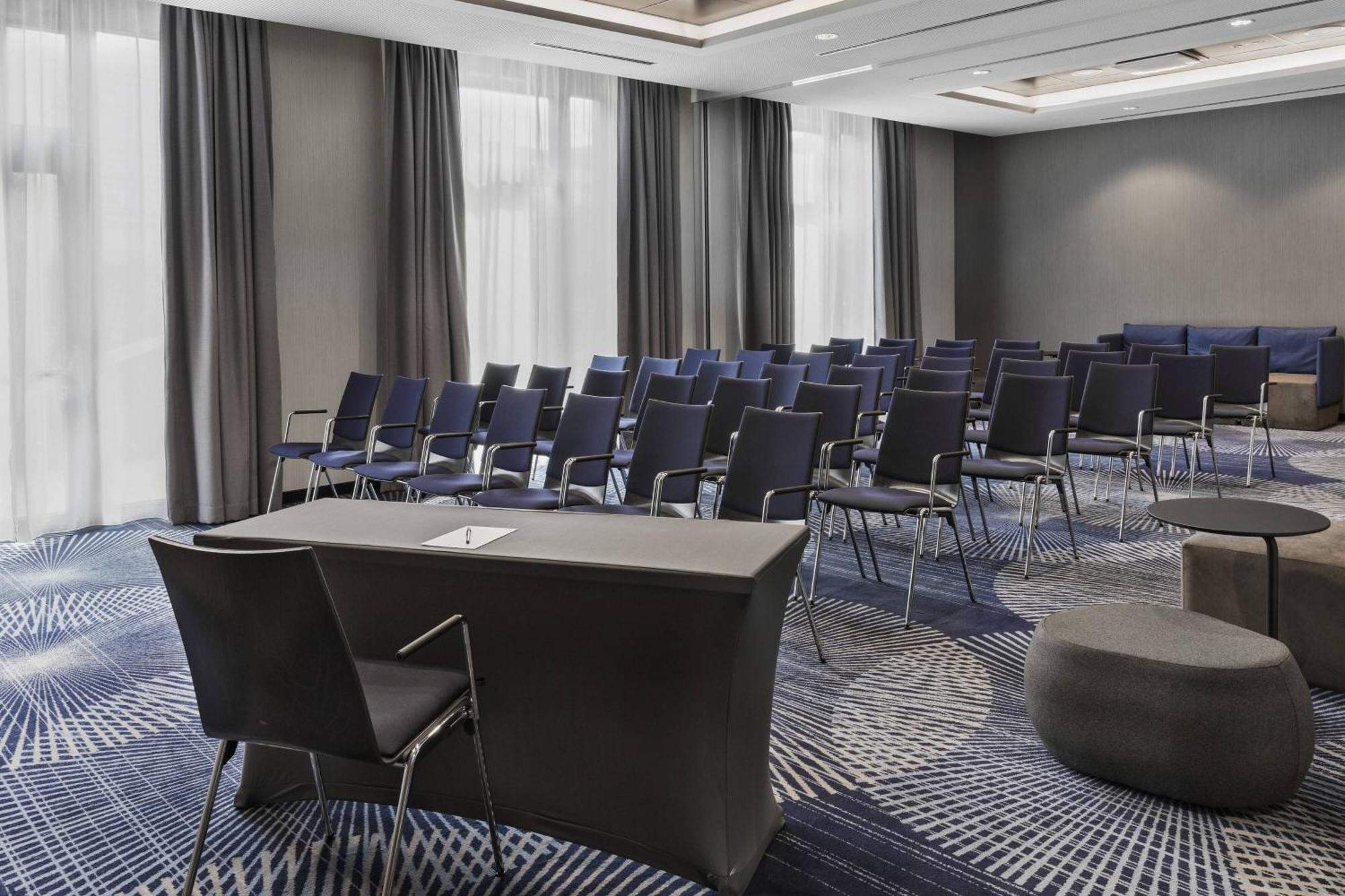 Courtyard By Marriott Hamburg City Exterior photo
