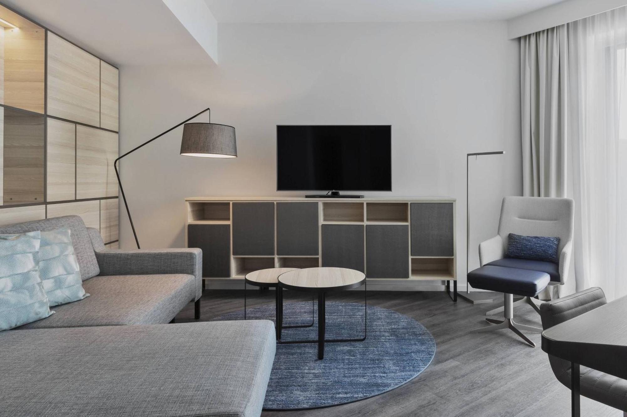 Courtyard By Marriott Hamburg City Exterior photo