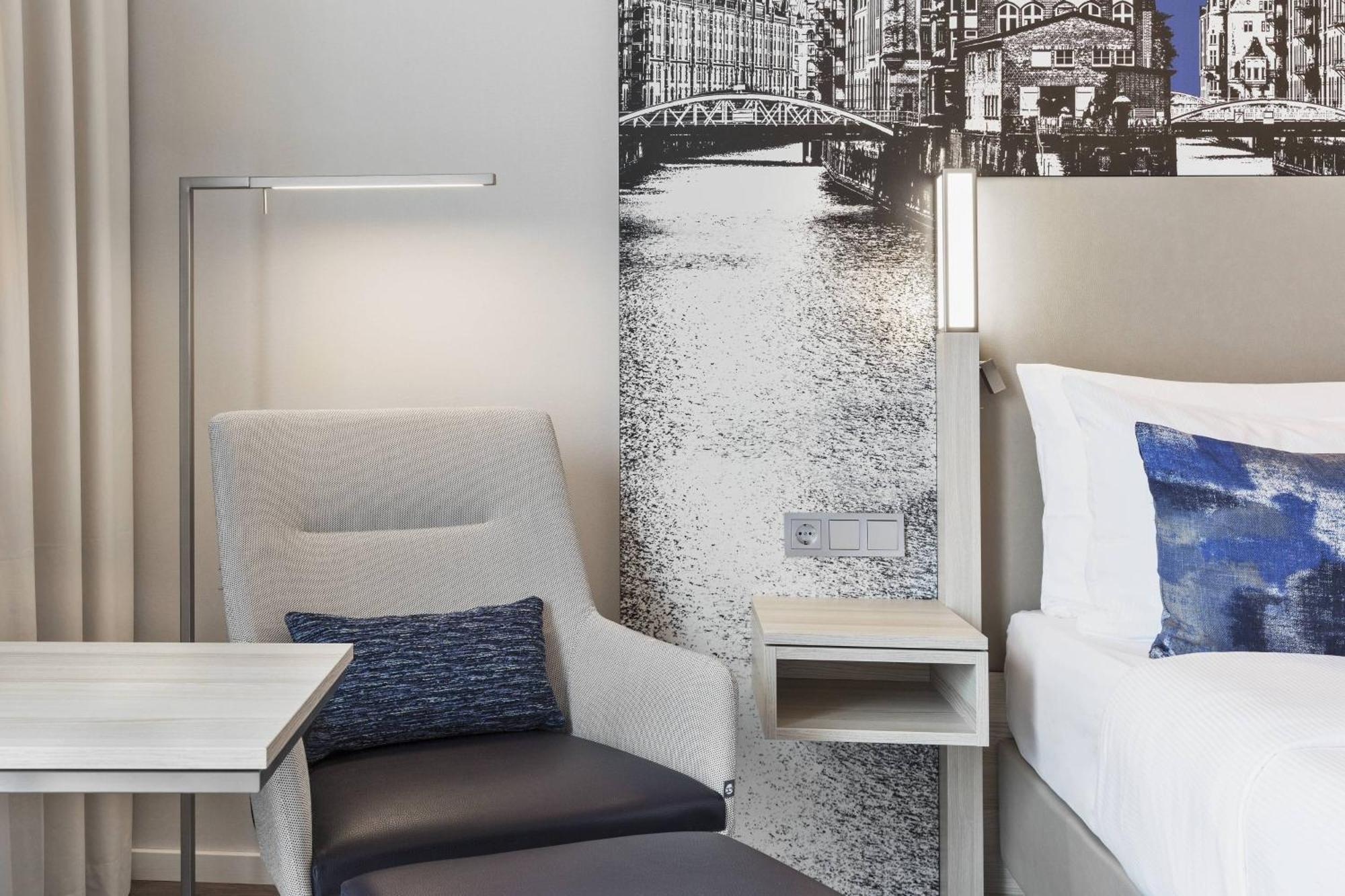 Courtyard By Marriott Hamburg City Exterior photo